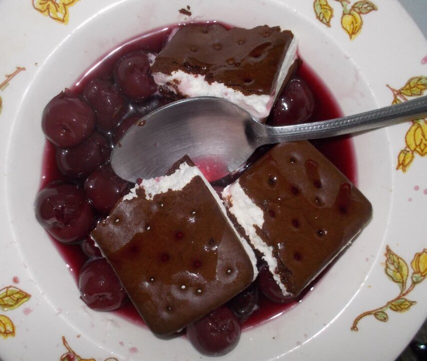 cherry_icecreamsw.thumb.jpg.5c8dcfcb5a085d2c923a1d688f4be894.jpg